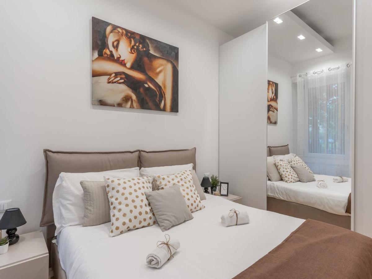 The Best Rent - Gorgeous One-Bedroom Apartment In Ticinese Милан Экстерьер фото