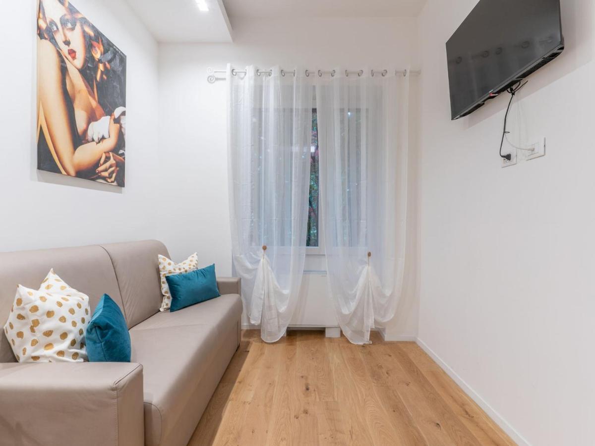 The Best Rent - Gorgeous One-Bedroom Apartment In Ticinese Милан Экстерьер фото