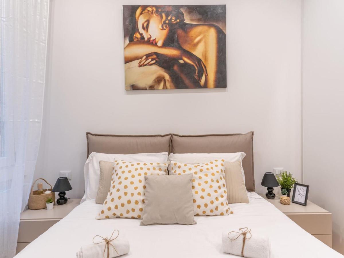 The Best Rent - Gorgeous One-Bedroom Apartment In Ticinese Милан Экстерьер фото